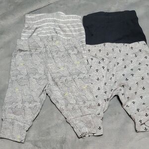 🐻      4 pairs Simple Joy's Pants Size 0-3 months